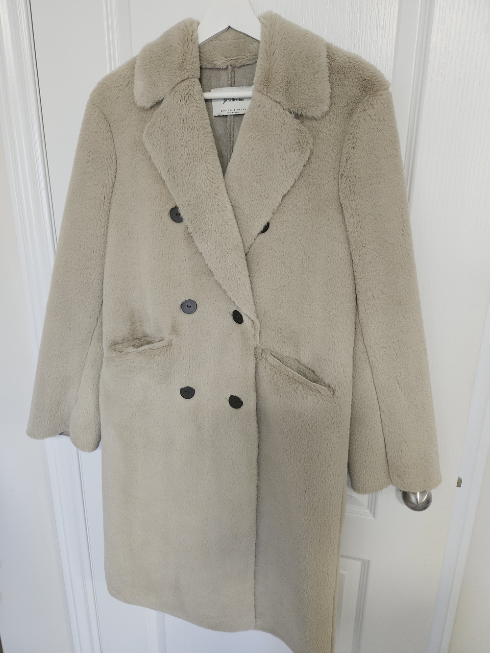 Stradivarius Women's Beige Faux-Fur Double-Breasted Coat